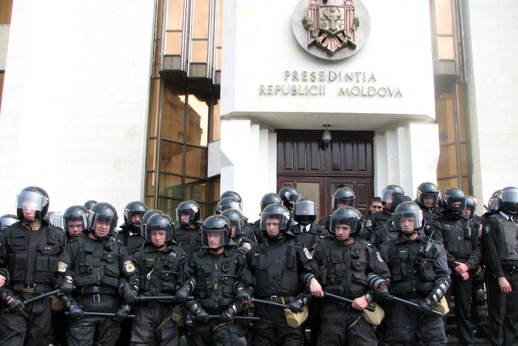 Спецслужбы Молдавии проводят обыски у оппозиционеров