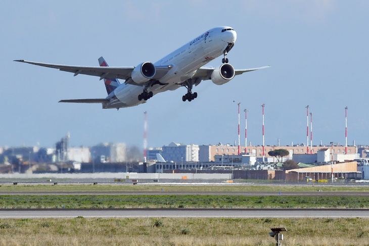 Около 300 самолетов Boeing 777 могут взорваться в воздухе из-за дефекта