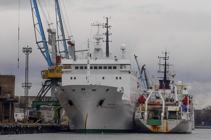 В Карском море застряло исследовательское судно с учеными