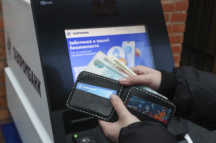 Экономист объяснил, что не так с идеей выплат малоимущим к Новому году Экономист объяснил, что не так с идеей выплат малоимущим к Новому году