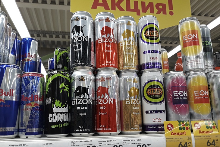 Милонов предложил запретить продажу энергетиков через автоматы и маркетплейсы