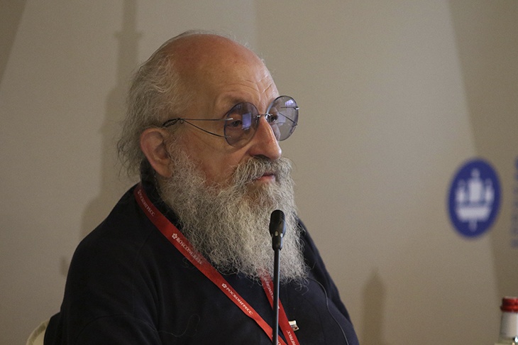 Вассерман с недоумением отреагировал на идею запрета курения на ходу