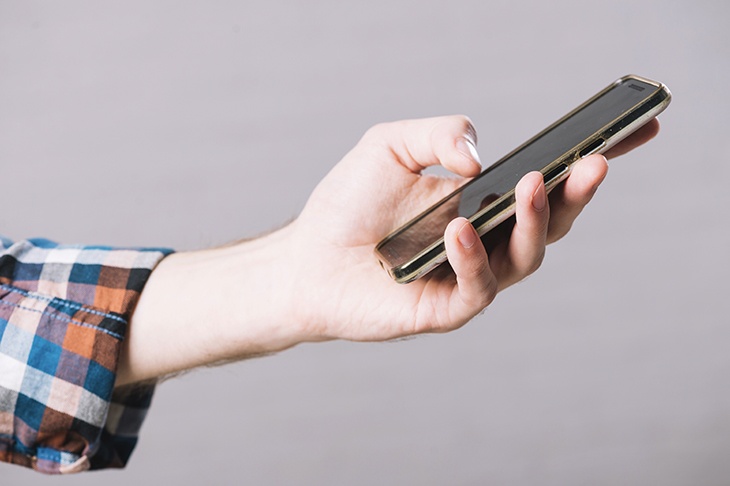 Стресс и склонность: нейробиолог объяснил увлечение людей листанием ленты Стресс и склонность: нейробиолог объяснил увлечение людей листанием ленты