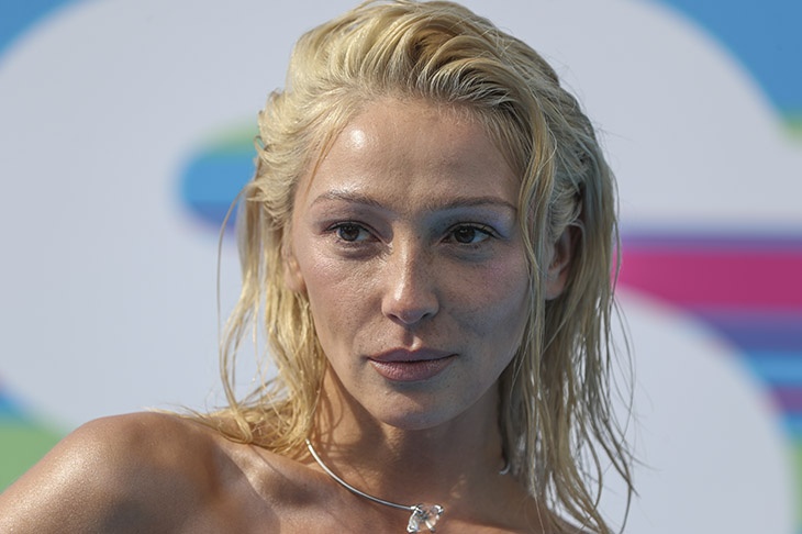 Ивлеева продала свой особняк в Подмосковье из-за неадекватного фаната