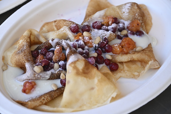 Гастроэнтеролог посоветовала россиянам не съедать больше 2-3 блинов в день