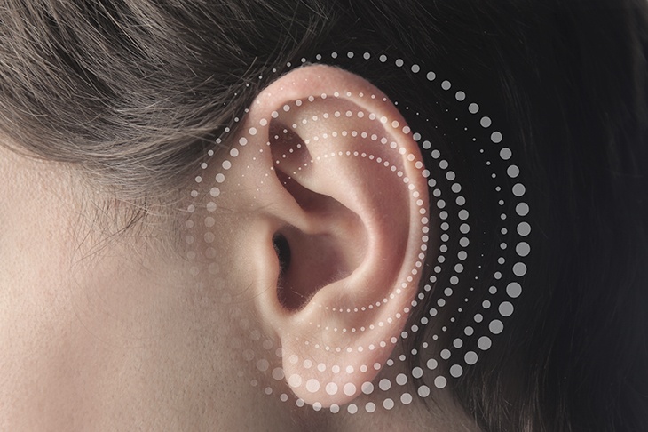 Врач рассказала, какие привычки снижают уровень слуха у человека