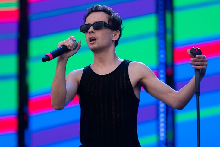 Бывший соратник иноагента Моргенштерна и автор большого хита «Ты горишь, как огонь» Slava Marlow возвращается после трех лет молчания.