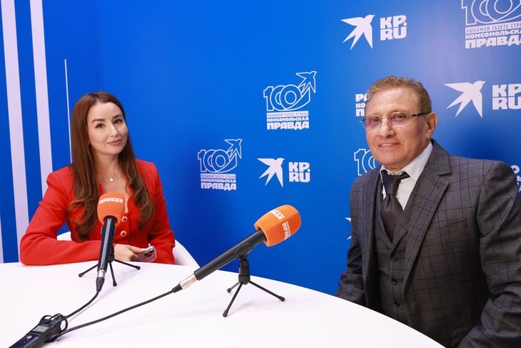 В открытой студии «Комсомольской правды» на ПМЭФ российский предприниматель, основатель и руководитель программы развития российского автоспорта SMP Racing, президент российской автомобильной федерации Борис Ротенберг В открытой студии «Комсомольской правды» на ПМЭФ российский предприниматель, основатель и руководитель программы развития российского автоспорта SMP Racing, президент российской автомобильной федерации Борис Ротенберг