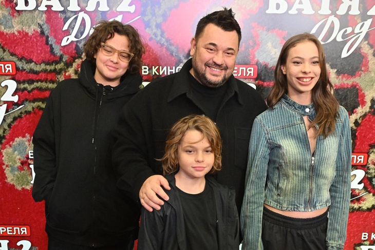 Сергей Жуков с детьми