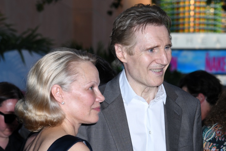 Памела Андерсон и Лиам Нисон закрутили роман после совместных съемок