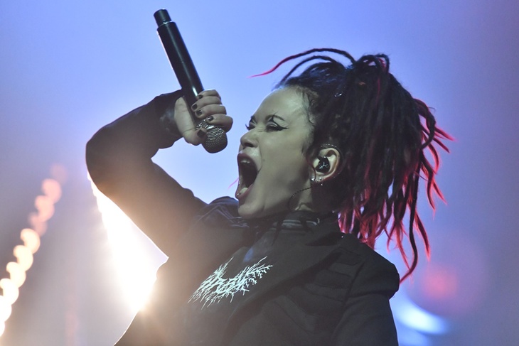 Вокалистка Дария Ставрович (Нуки)