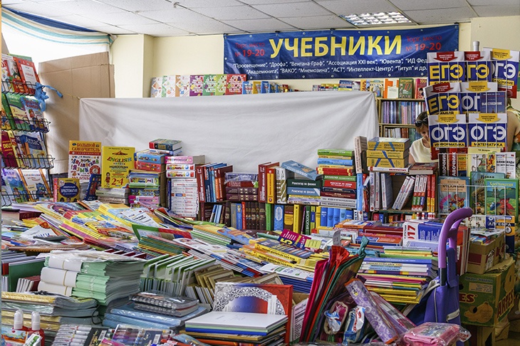 «Готовьте сани летом»: эксперт дал совет, как экономить на сборах детей в школу