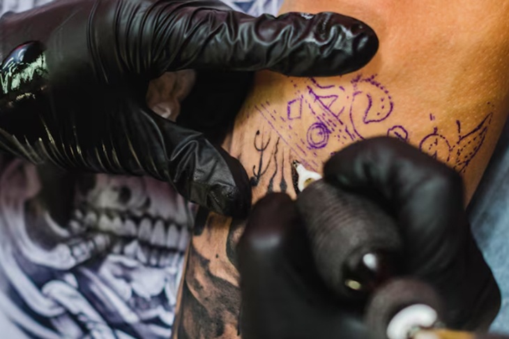 В ГД отвергли идею наказания для подростков за татуировки