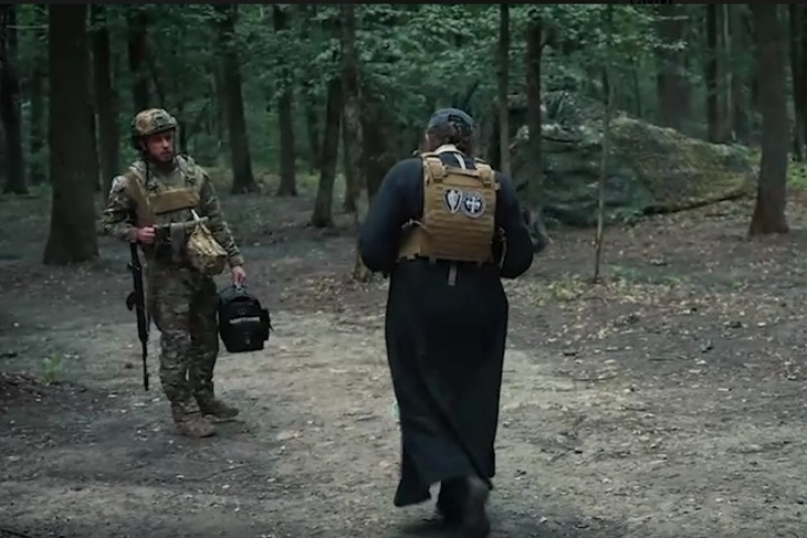 Состоялась премьера фильма военкора RT Александра Симонова «Под Богом и огнем»