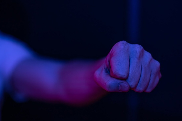 Избивший педагога 10-классник в Москве ранее уже поднимал руку на учителей Избивший педагога 10-классник в Москве ранее уже поднимал руку на учителей