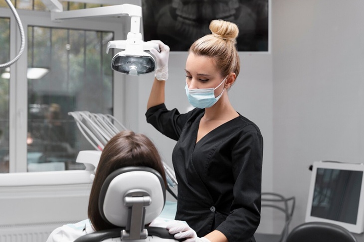 Аналитики спрогнозировали рост цен на стоматологию до 40% в 2026 году