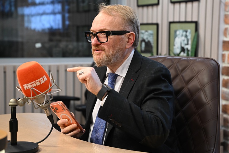 Виталий Милонов пришел в студию Радио «Комсомольская правда» Виталий Милонов пришел в студию Радио «Комсомольская правда»