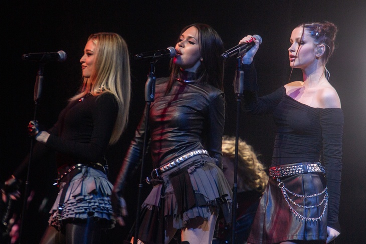 Глюкоза поссорилась с группой «Серебро» из-за песен Макса Фадеева