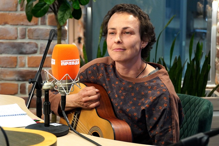 «Би-2» в песне «Мой рок-н-ролл» заменили Чичерину на Монеточку*. Осуждаем