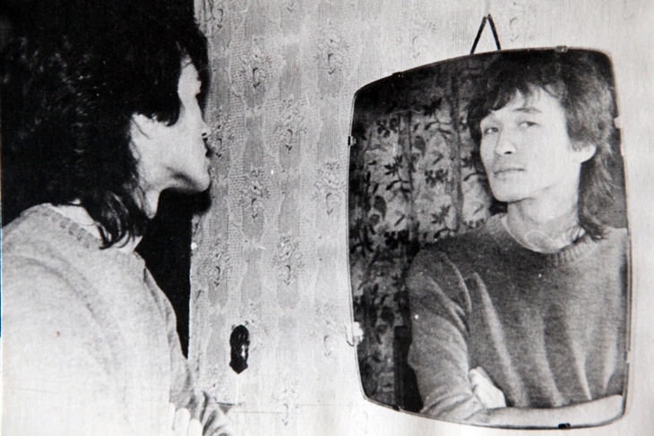 Группа «Кино» продолжит давать аншлаговые концерты и выпускать новые альбомы с вокалом Виктора Цоя. Группа «Кино» продолжит давать аншлаговые концерты и выпускать новые альбомы с вокалом Виктора Цоя.