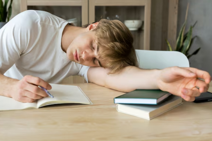 «Долгосрочные последствия»: в Думе обеспокоились нежеланием зумеров работать и учиться