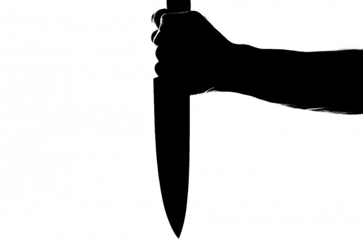 Мужчина получил удар ножом из-за парковочного места в Москве