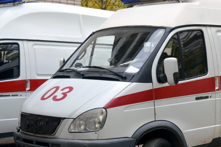 На МКАД фура потеряла управление и завалилась на бок (фото)