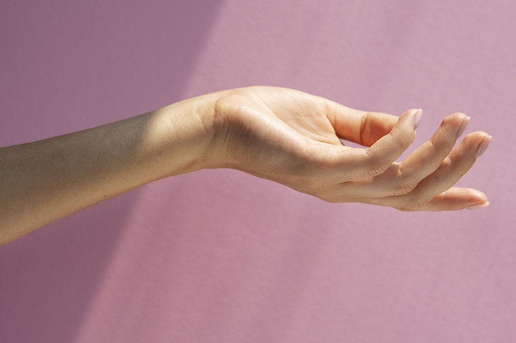 Врач раскрыл, о каких заболеваниях могут говорить постоянно холодные руки и ноги