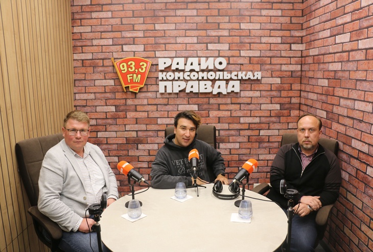 Генеральный директор СК «ПраймДом» Михаил Проказов и коммерческий директор Александр Аникин в гостях на радио «Комсомольская правда» в Туле