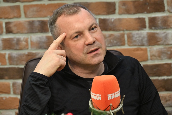 Евгений Попов: Зеленский ведёт себя так нагло, потому что понимает, что ему ничего не угрожает