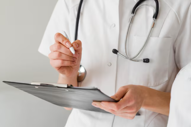 Онколог рассказал, кому стоит проверяться на рак ЖКТ до 40 лет