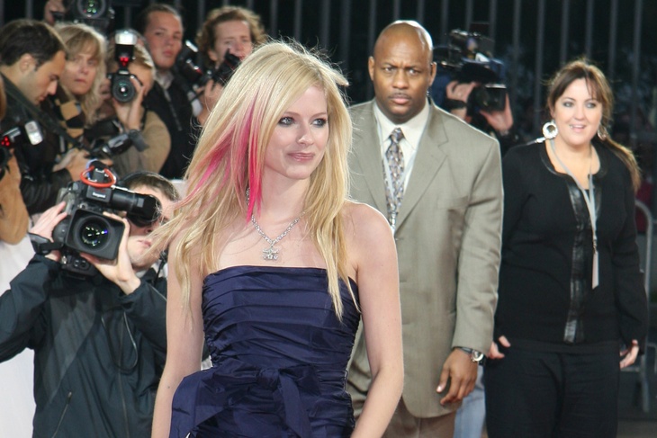Complicated: Avril Lavigne отказалась ехать в Россию из-за клещей Complicated: Avril Lavigne отказалась ехать в Россию из-за клещей