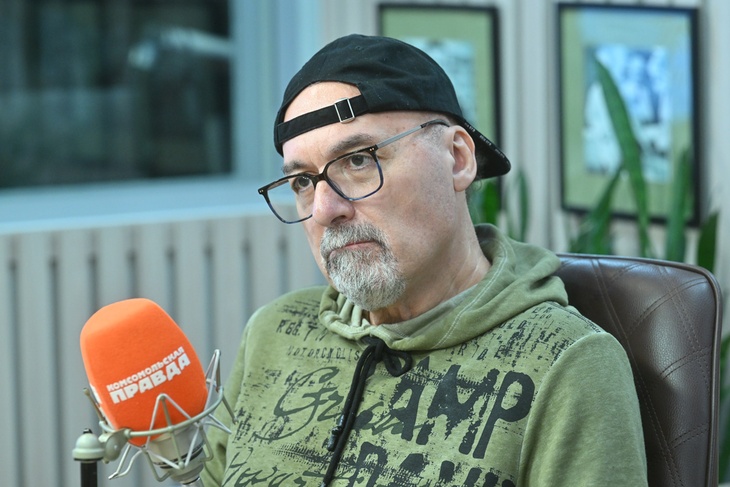 Лидер группы «Крематорий» Армен Григорян на радиостанции «Комсомольская правда».