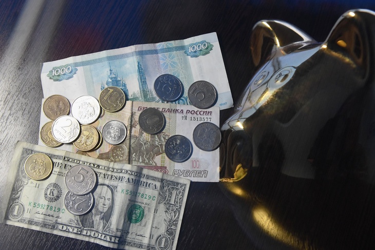 «Дыра в бюджете под 6 трлн рублей»: экономист объяснил, почему экономика РФ оказалась на грани стагфляции