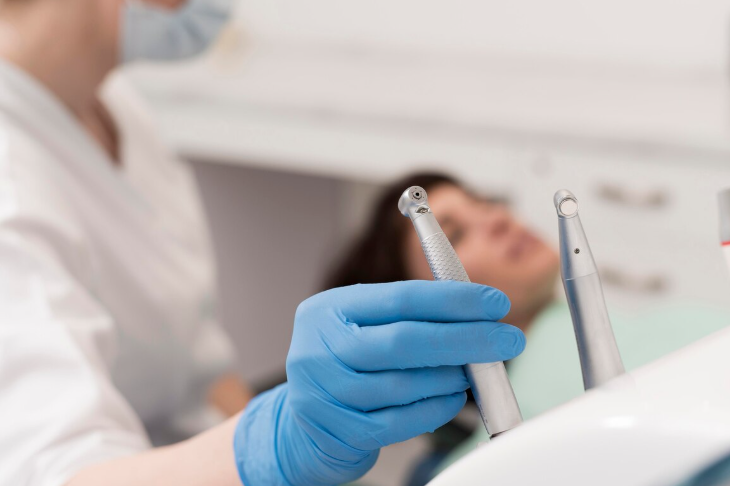 Россиянка отсудила у стоматологии ₽3 млн за выпавшие зубы и деформированную челюсть