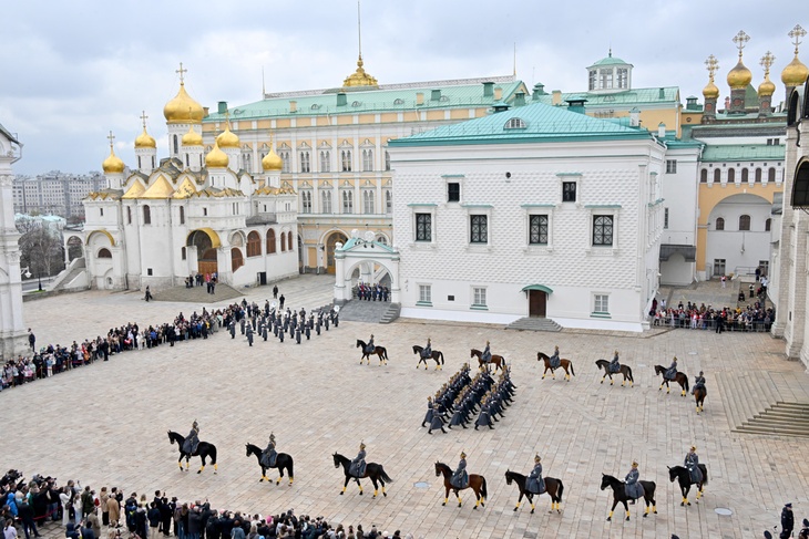 Они охраняют Кремль: Президентскому полку исполняется 90 лет