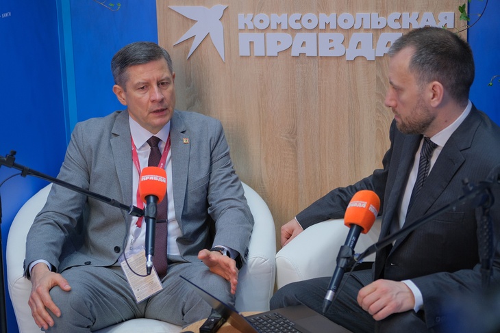 Гость студии «Комсомольской правды» на полях Петербургского международного экономического форума – 2026 врио губернатора Брянской области Егор Ковальчук