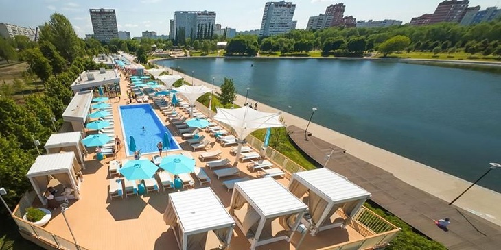 В Москве открыли восемь пляжных зон В Москве открыли восемь пляжных зон