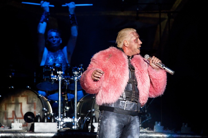 Rammstein выпускают сиквел культового «Live aus Berlin» - «Live In Mexico City» Rammstein выпускают сиквел культового «Live aus Berlin» - «Live In Mexico City»