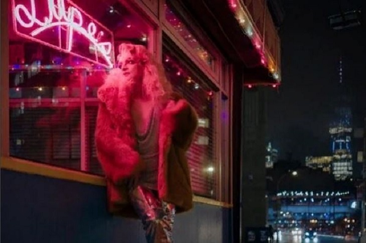 Бессонные ночи в квартале красных фонарей: как жили французские транссексуалы в начале 60-х