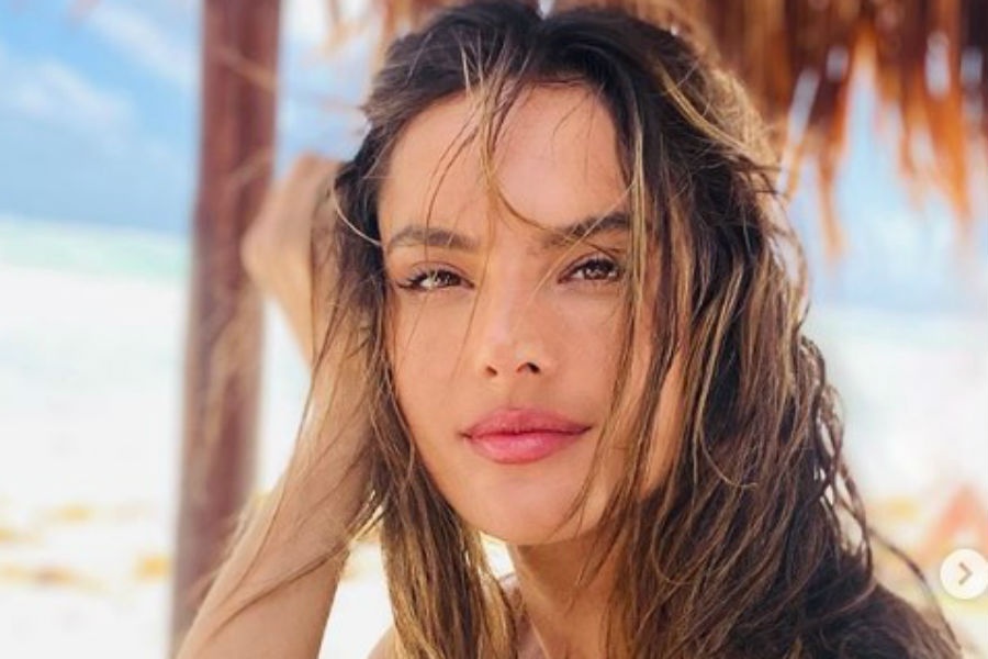 Жалаңаш Алессандра Амбросио