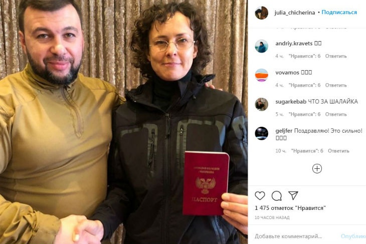 Жалаңаш ұйықтап жатқан әйелімнің жеке суреті Әйелдің көзін байлап, сиқырлаған