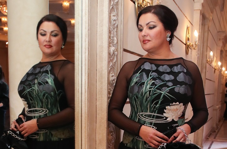 Подарок всем на свою юбилей: Анна Нетребко отдала два концертных платья в коллекцию Музея музыки