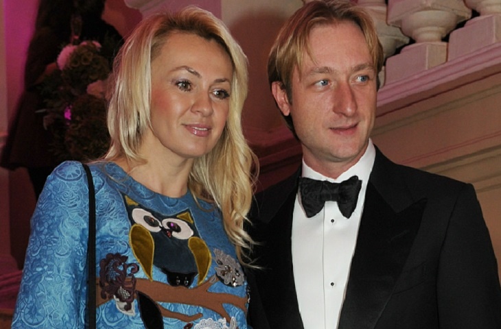 Рудковская на вечеринке прижалась к Плющенко в чувственном танце