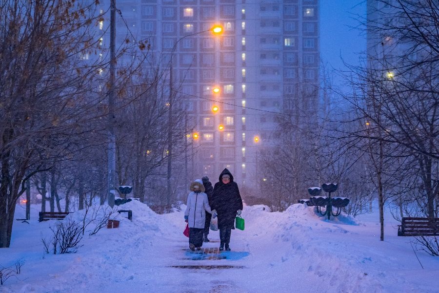 Зима в России. Зима в Украине. Зимний день в городе. Русский Мороз.