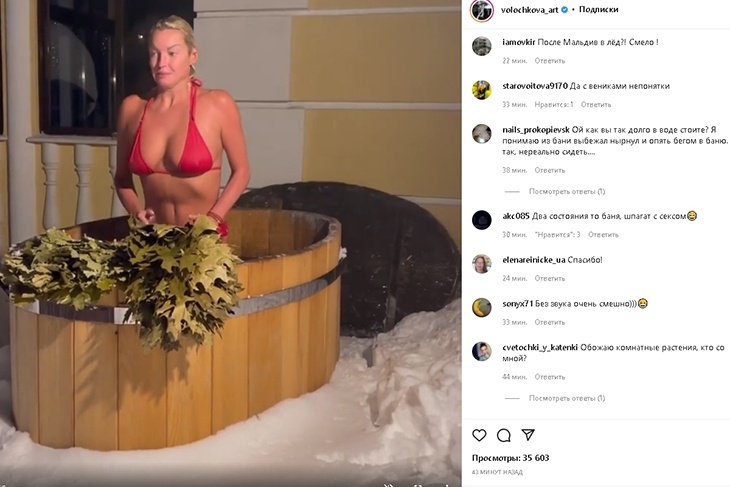 Наташа Королёва с голой грудью и в красных трусиках прыгнула в снег после бани