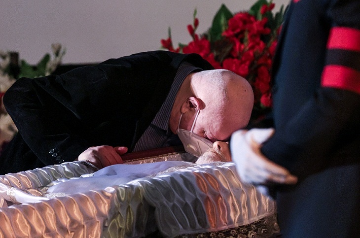 В гробу шведского епископа обнаружен зародыш его внука