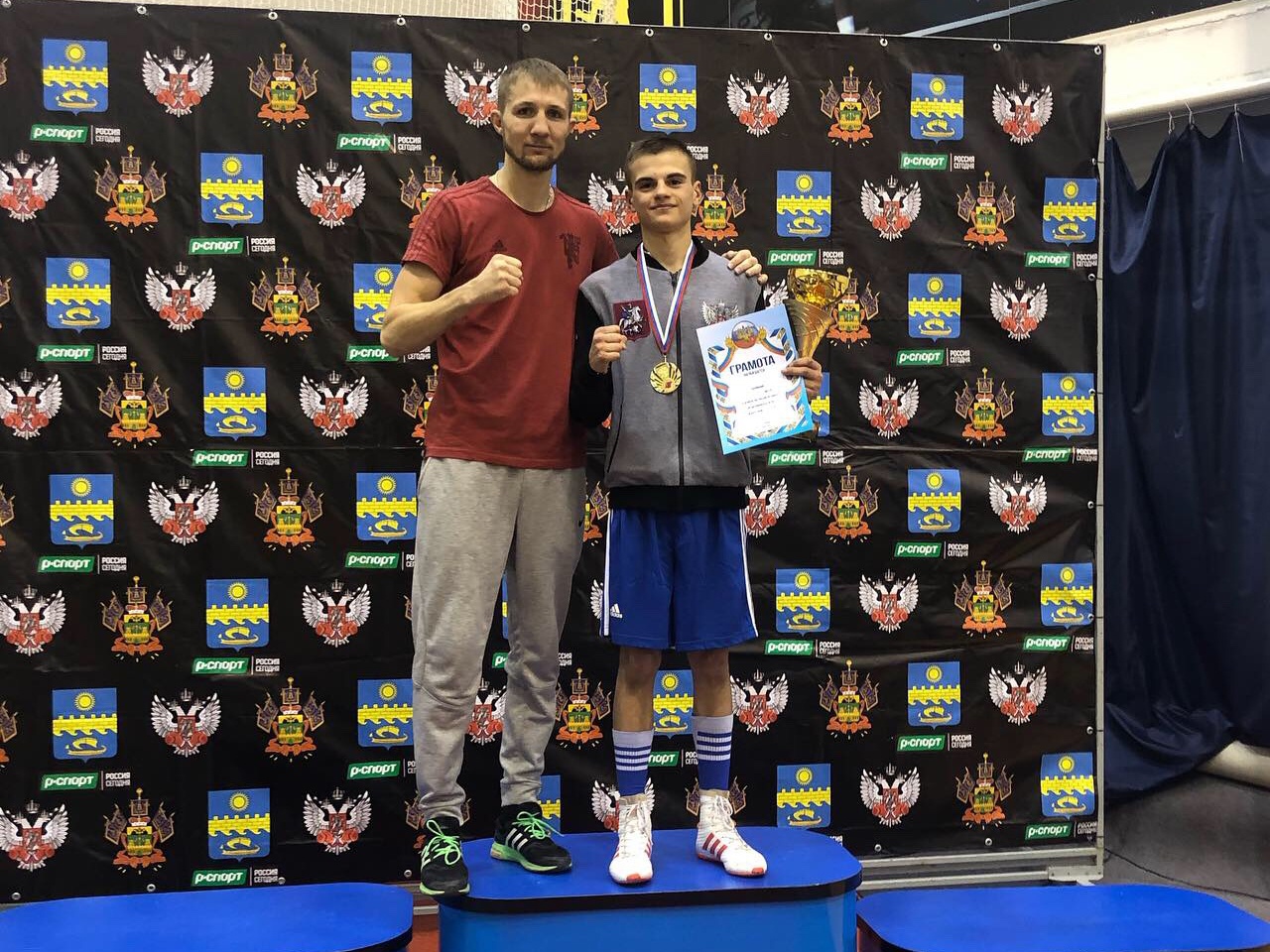 С тренером, после победы на первенстве России-2019 среди старших юношей