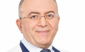 Автандил Бабунашвили, завотделением сердечно-сосудистой хирургии, профессор, заслуженный врач России, автор книг и научных статей